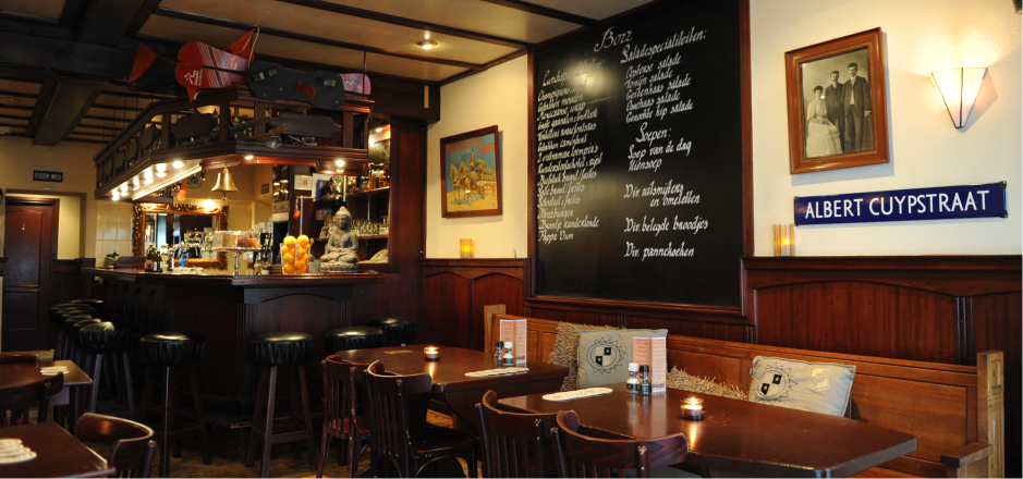 Sfeervol ingericht interieur van Lunchcafé Bozz